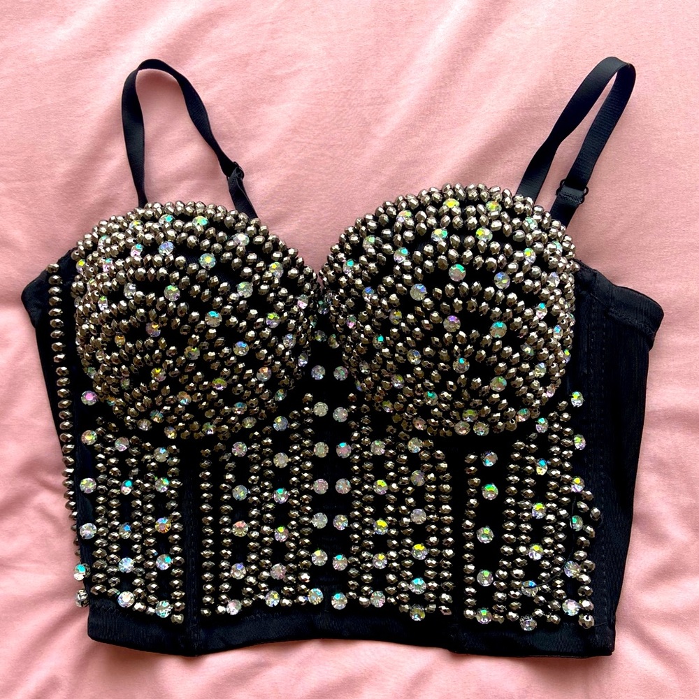 Cropped embroidered with crystals.